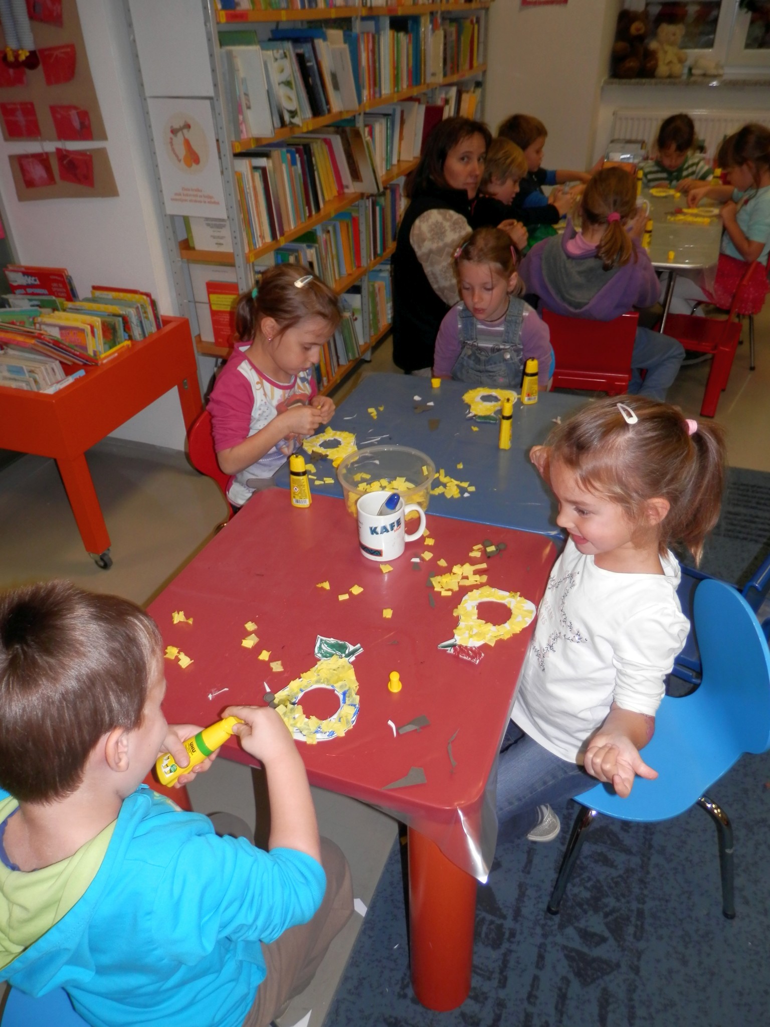 PA140067 - Pisana jesen - pravljična urica z ustvarjalno delavnico za otroke od 4. leta dalje