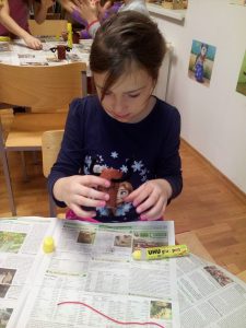 20161214 173254 225x300 - Pravljična ura in ustvarjalna delavnica za otroke od 4. leta dalje