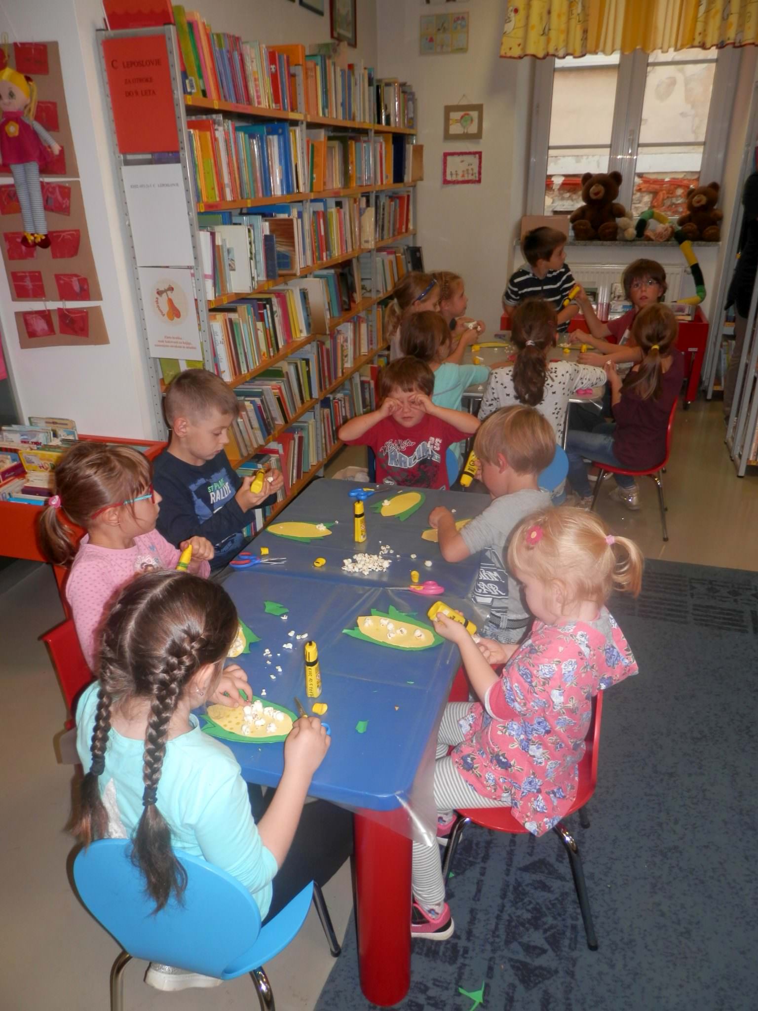 PA110031 - Zlata jesen - pravljična urica z ustvarjalno delavnico za otroke od 4. leta dalje