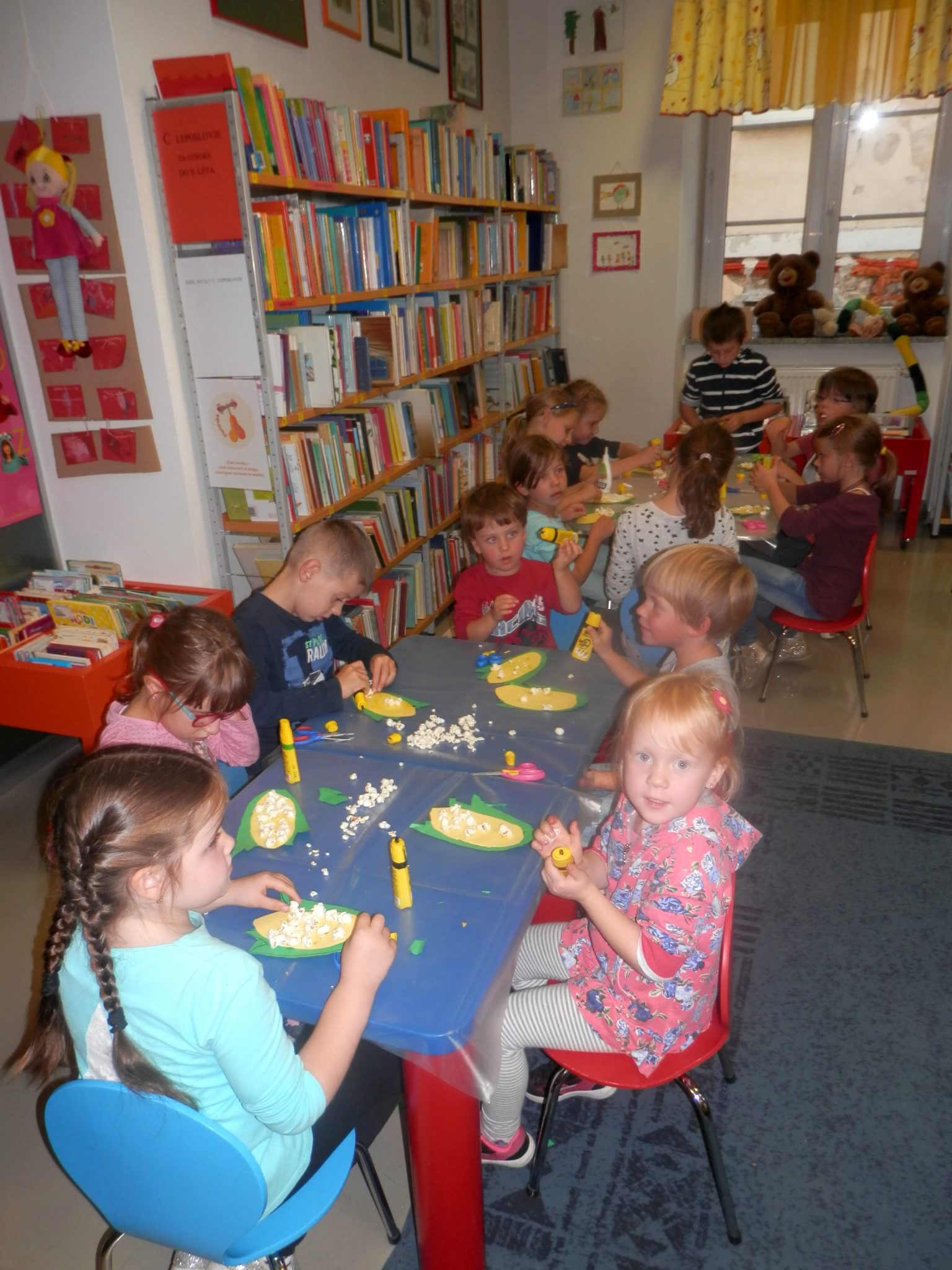 PA110034 - Zlata jesen - pravljična urica z ustvarjalno delavnico za otroke od 4. leta dalje