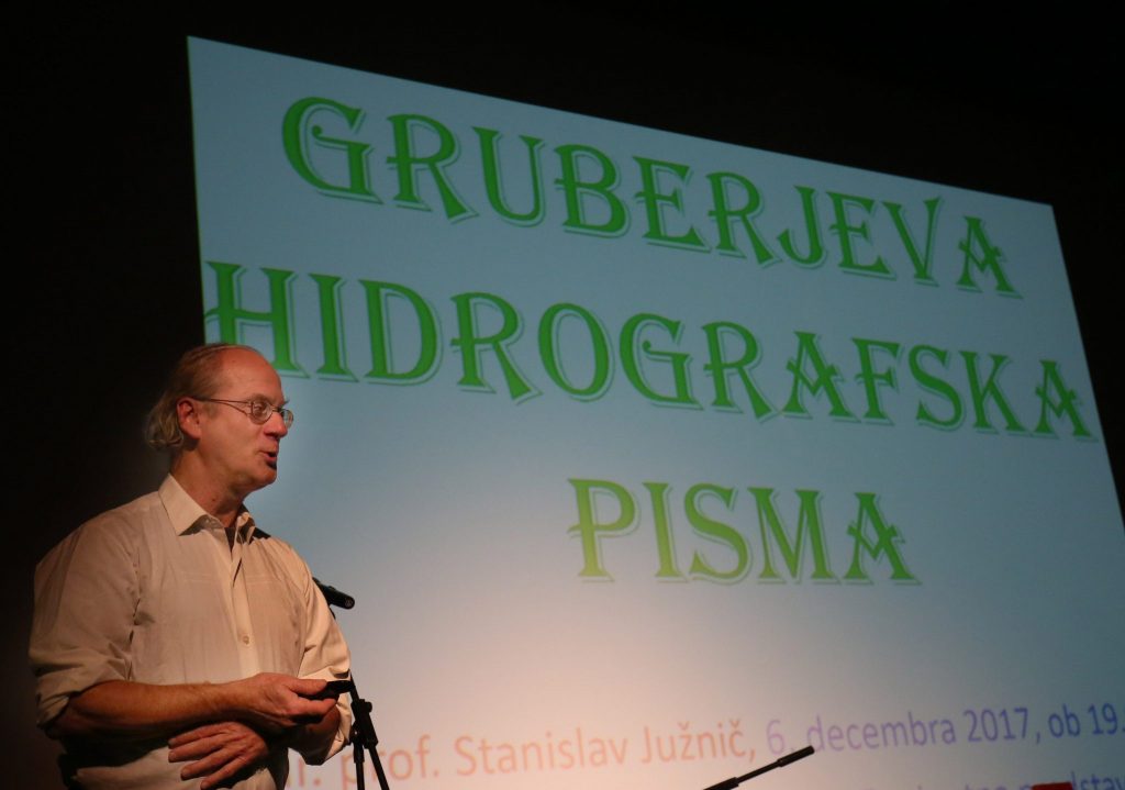 GRUBER 10 FOTO LJUBO VUKELIČ 1024x719 - Tobias Gruber: Hidrografska in fizikalna pisma iz Kranjske - predstavitev monografije