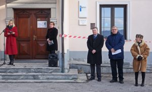 DSC07966 300x183 - Odkritje doprsnega kipa Jožeta Udoviča ob 30-letnici poimenovanja knjižnice