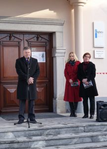 DSC07971 216x300 - Odkritje doprsnega kipa Jožeta Udoviča ob 30-letnici poimenovanja knjižnice