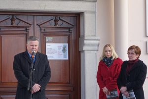 DSC07972 300x200 - Odkritje doprsnega kipa Jožeta Udoviča ob 30-letnici poimenovanja knjižnice