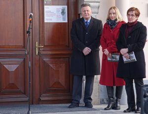DSC07975 300x232 - Odkritje doprsnega kipa Jožeta Udoviča ob 30-letnici poimenovanja knjižnice