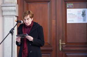 DSC07983 300x197 - Odkritje doprsnega kipa Jožeta Udoviča ob 30-letnici poimenovanja knjižnice