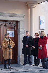 DSC07999 198x300 - Odkritje doprsnega kipa Jožeta Udoviča ob 30-letnici poimenovanja knjižnice