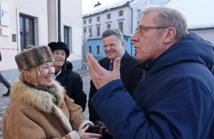 DSC08044 300x195 - Odkritje doprsnega kipa Jožeta Udoviča ob 30-letnici poimenovanja knjižnice