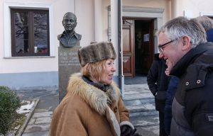 DSC08054 300x192 - Odkritje doprsnega kipa Jožeta Udoviča ob 30-letnici poimenovanja knjižnice