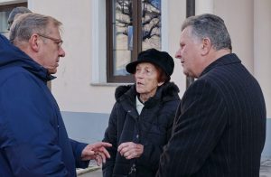 DSC08064 300x196 - Odkritje doprsnega kipa Jožeta Udoviča ob 30-letnici poimenovanja knjižnice