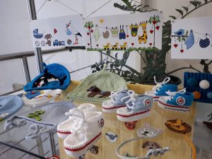 20181108 131008 300x225 - Darja Bajc - razstava pletenih in kvačkanih izdelkov za najmlajše