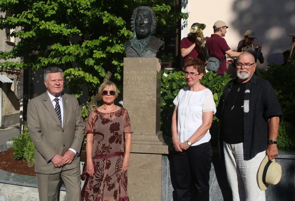 l 418193ODKRITJE SPOMENIKA FRANCU ANTONU STEINBERGU 16 FOTO LJUBO VUKELIC 1024x698 - Odkritje doprsnega kipa Franca Antona Steinberga (1684‒1765)