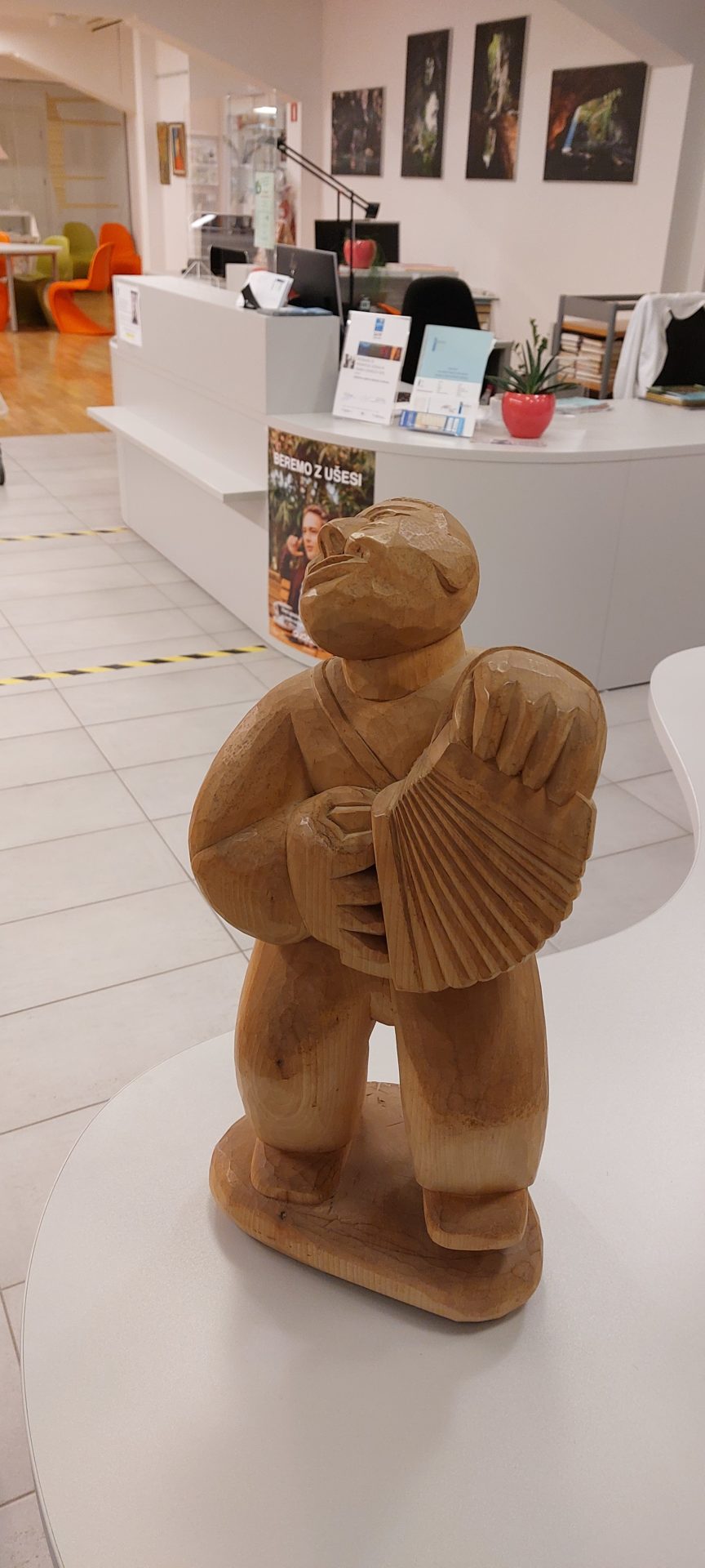 20220916 190235 - Edvin Puntar - razstava lesenih kiparskih del