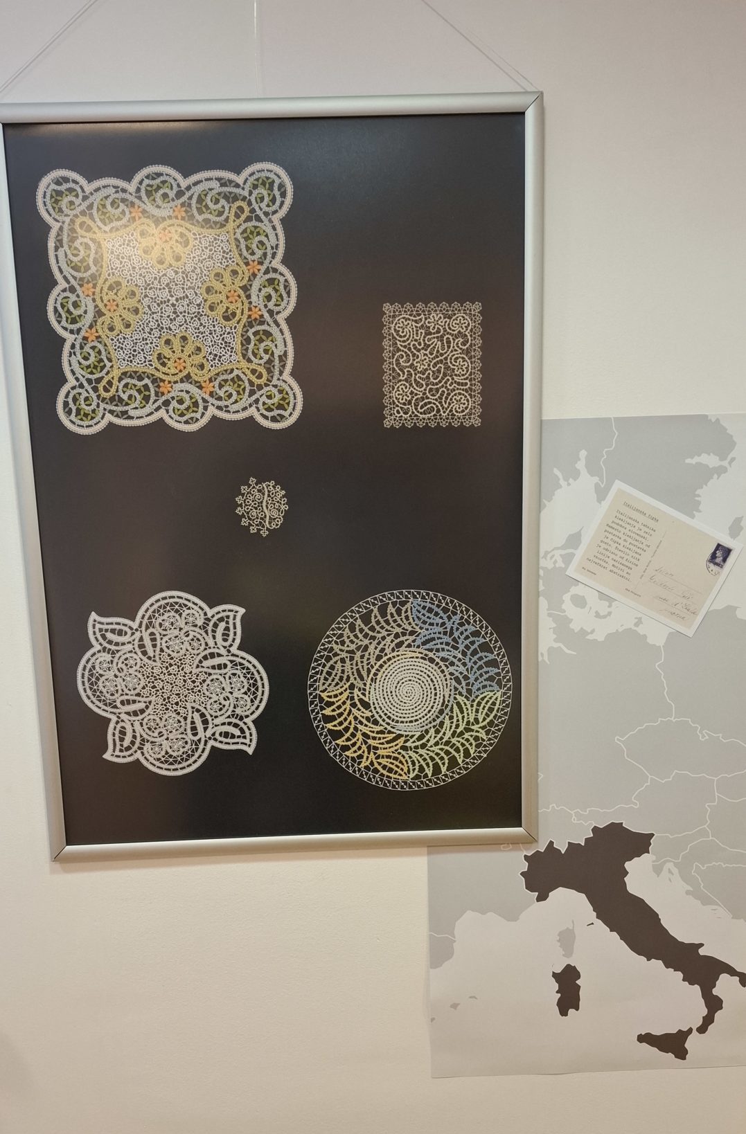 20240617 172841 e1718888351393 - S čipko po Evropi - razstava čipk