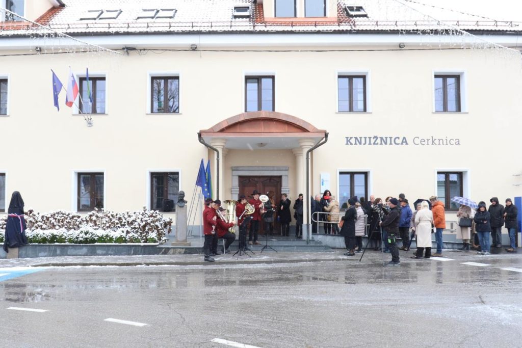 l 696523Odkritje doprsnega kipa dr Alfreda Serka 04 Foto Ljubo Vukelic 1024x683 - Odkritje doprsnega kipa dr. Alfredu Šerku