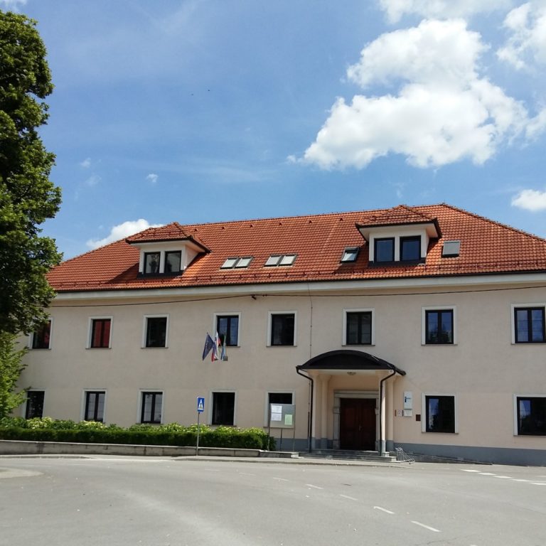 Knjižnici v Cerknici in v Novi vasi bosta 21. junija 2022 ZAPRTI.