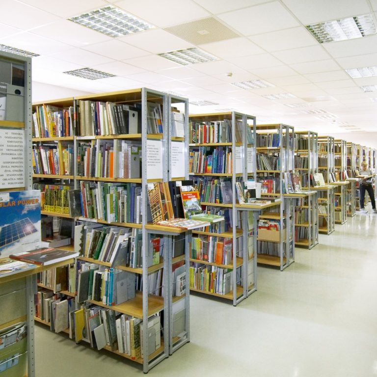 Vstop v knjižnico možen le z izpolnjenim PCT pogojem