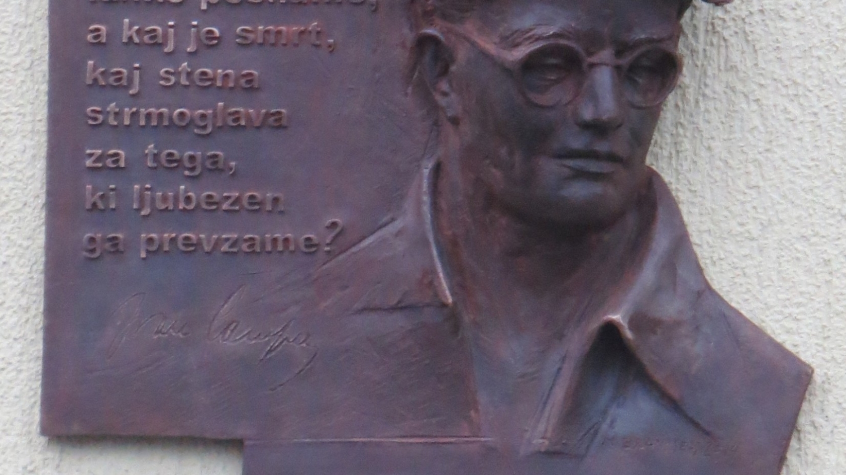 Ivan-Campa-se-razgleduje-po-njemu-ljubi-Bloski-planoti