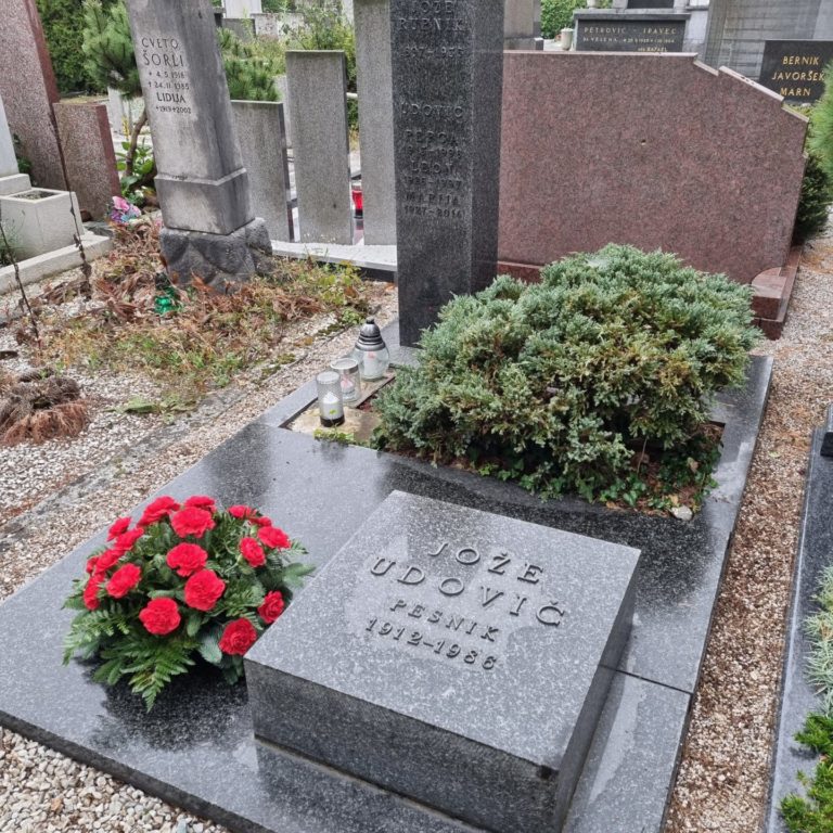 Obisk Udovičevega groba na Žalah ob 110-letnici rojstva