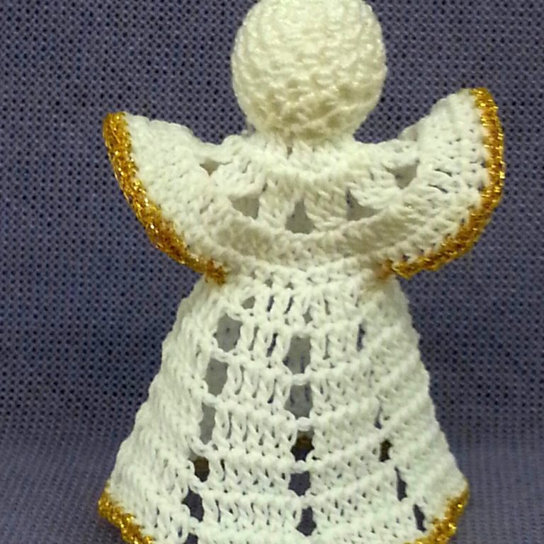 Razstava ročnih del v kvačkani in rešilje tehniki Maksimiljane Žnidarič