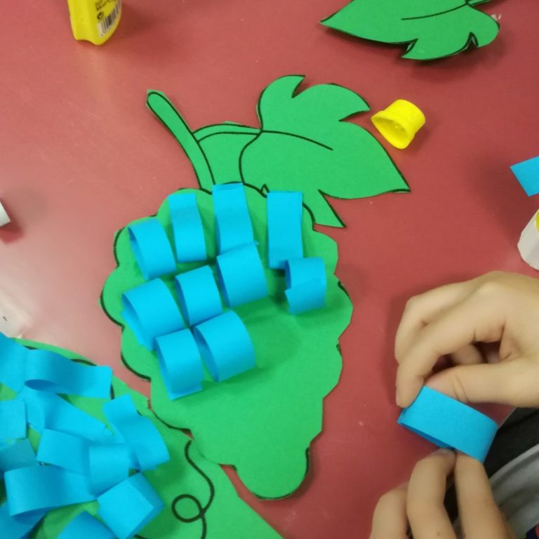 Pravljična trgatev v knjižnici