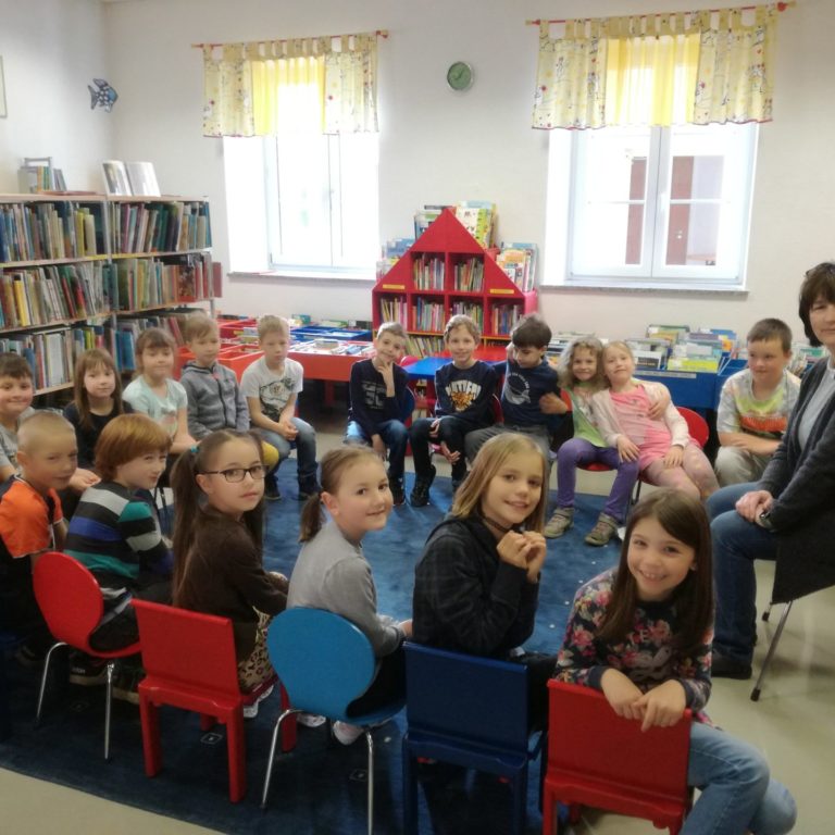 Obisk drugošolcev v knjižnici