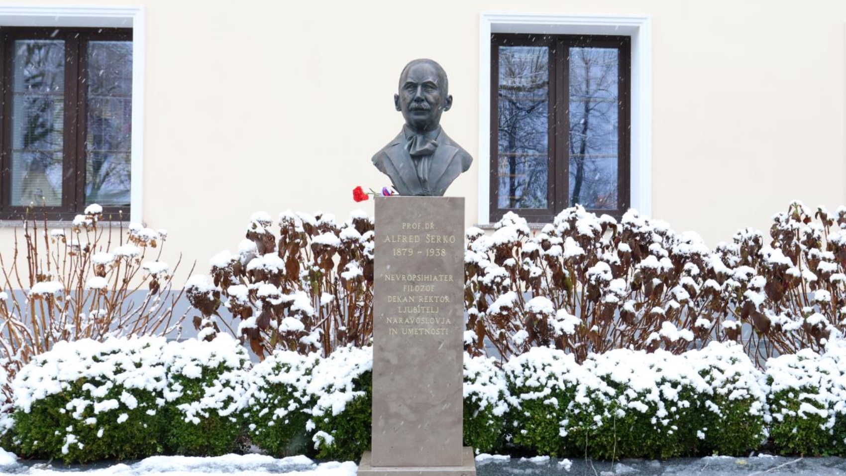 l_696541Odkritje-doprsnega-kipa-dr-Alfreda-Serka-22-Foto-Ljubo-Vukelic
