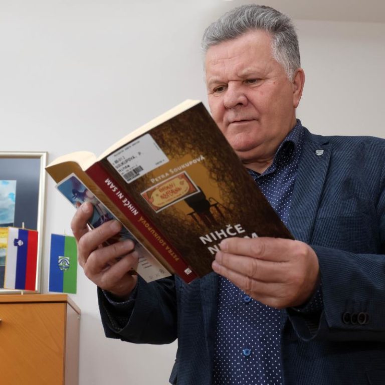 Župan Marko Rupar podprl akcijo Bralni požiralniki