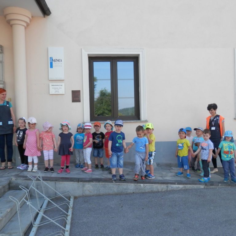 Knjižnica Jožeta Udoviča Cerknica vrtcu poklonila brezplačno članstvo