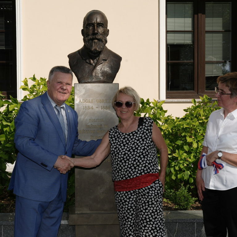 Odkritje doprsnega kipa Adolfa Obreze