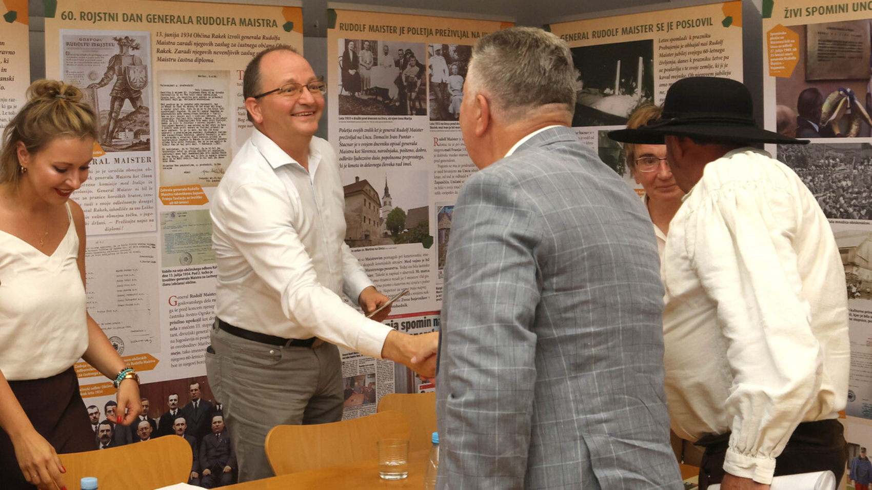 l_758144Notranjski listi IV predstavitev knjige 23 Foto Ljubo Vukelic
