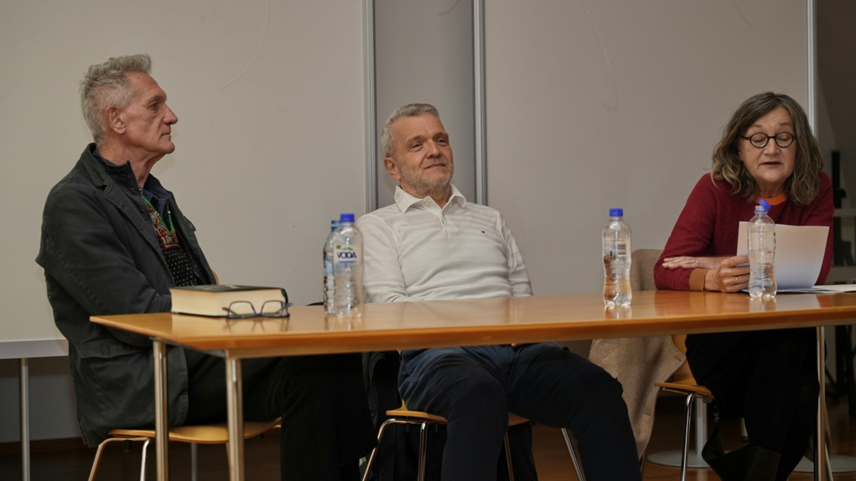 Simfonija v besedi in Trdo pripovedništvo, 17. 10. 2025, KJUC