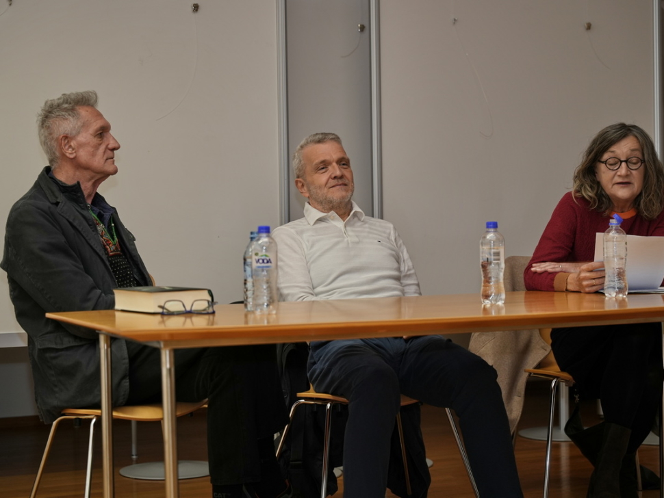 Simfonija v besedi in Trdo pripovedništvo, 17. 10. 2025, KJUC
