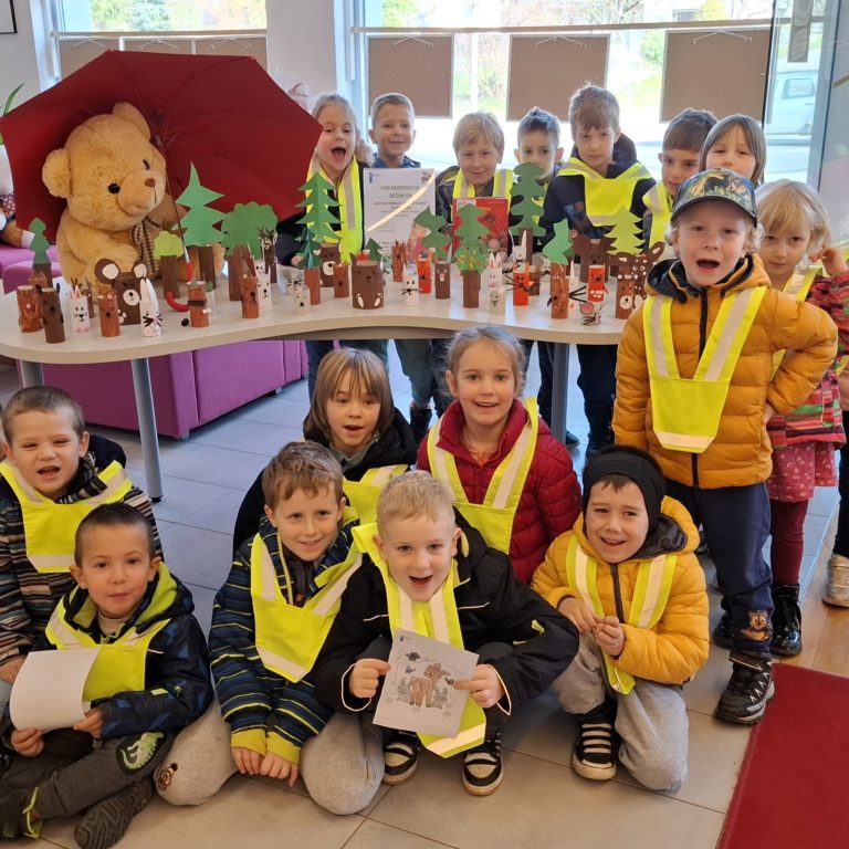 Pravljično druženje pod medvedovim dežnikom