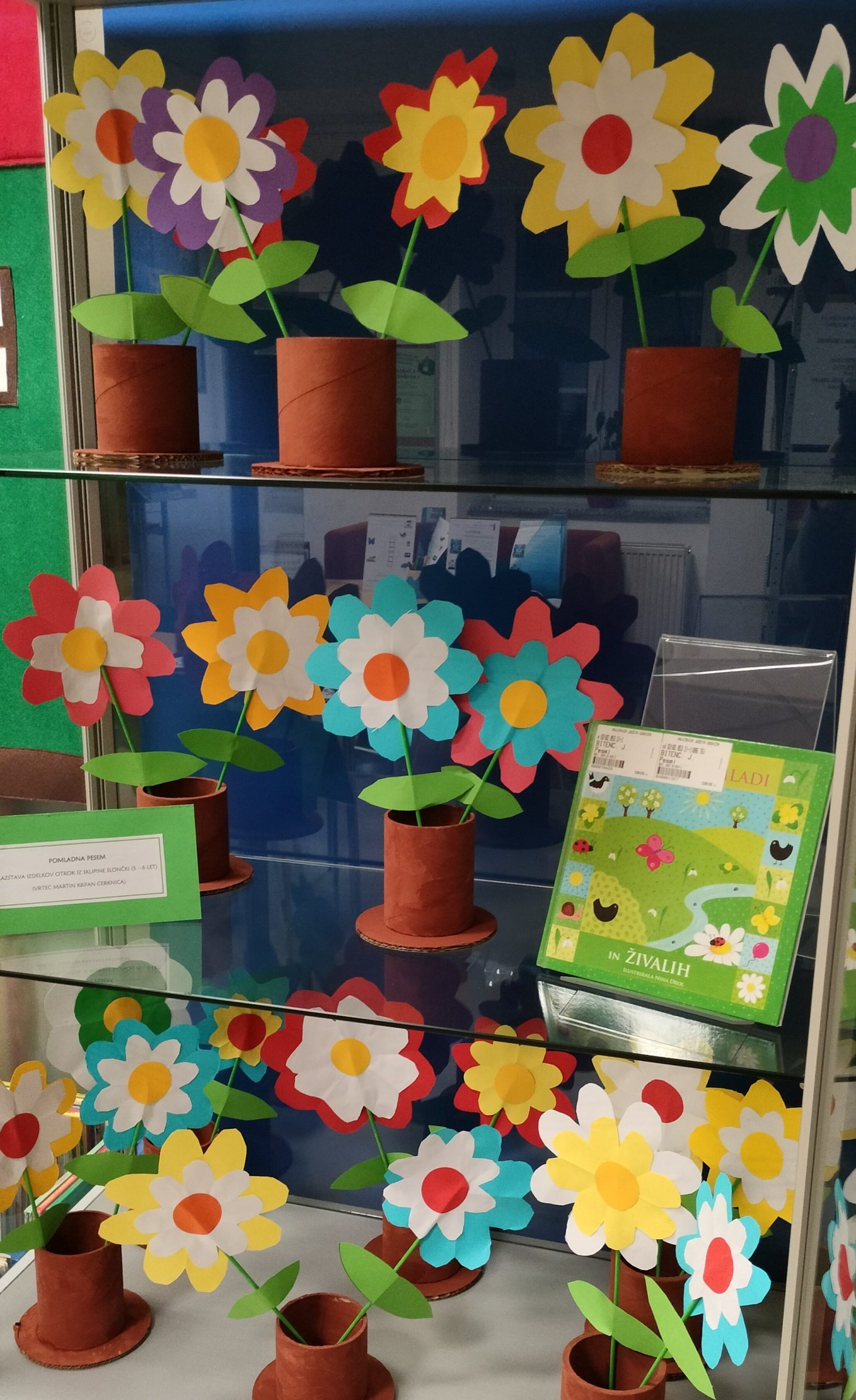 Pomladna pesem - razstava izdelkov otrok iz skupine Slončki