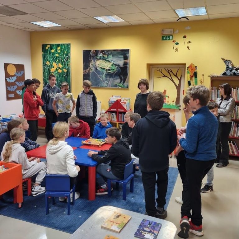 Rastem s knjigo za dvajseto generacijo sedmošolcev