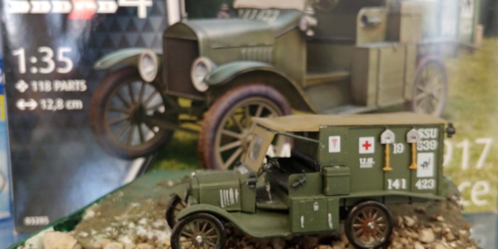Mali modeli vojaških vozil – razstava 12-letnega Matica Kočevarja