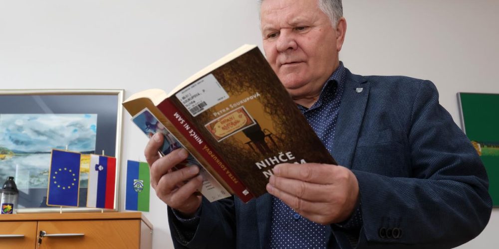 Župan Marko Rupar podprl akcijo Bralni požiralniki